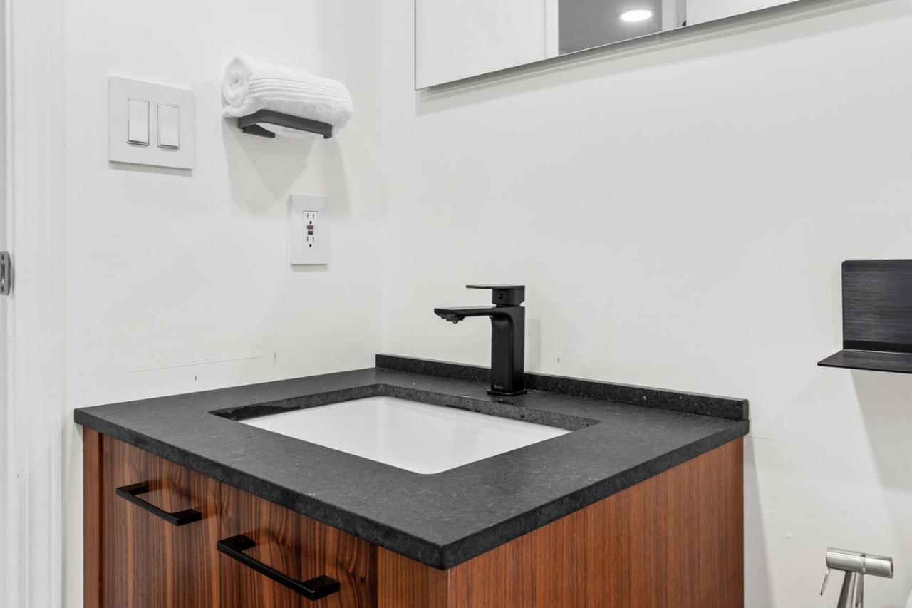 Downtown Luxury 1Br Coal Harbour Apartment Vancouver Ngoại thất bức ảnh