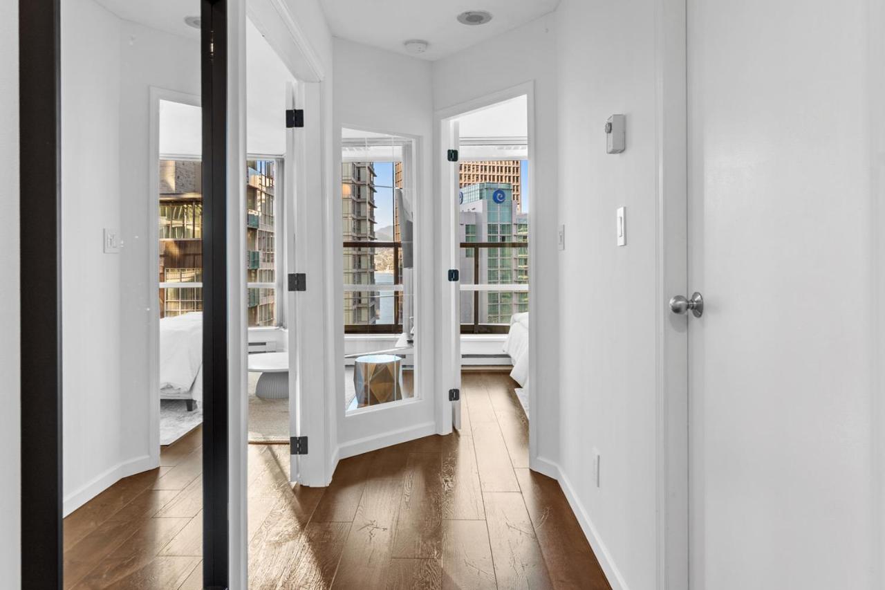 Downtown Luxury 1Br Coal Harbour Apartment Vancouver Ngoại thất bức ảnh